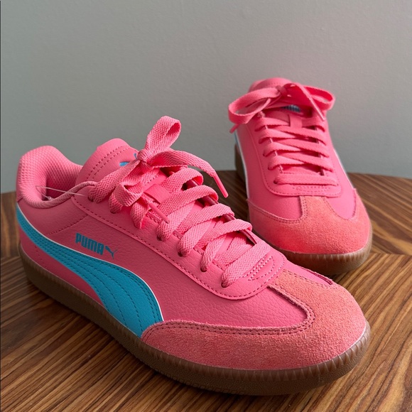 Puma Shoes - NWT Puma Women’s Sneakers Club II Era Pink/Blue Size US6
